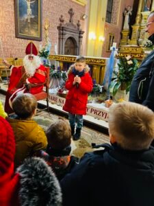 Spotkanie św. Mikołaja z dziećmi w naszym Sanktuarium w Piekoszowie.