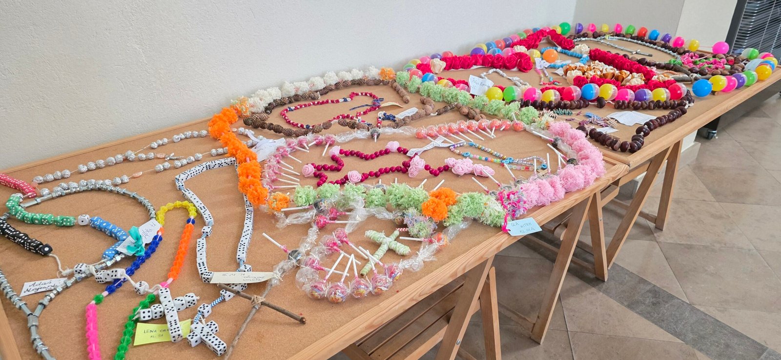 You are currently viewing Wystaw prac konkursowych – „Najpiękniejszy Różaniec z&nbsp;Jezusem Miłosiernym”.